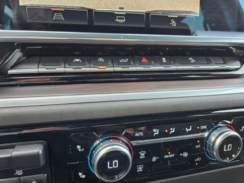 Used 2022 GMC Sierra 1500 SLT w/ X31 Off-Road Package image 28