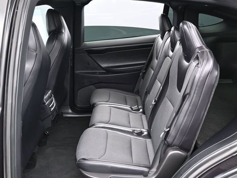 Used 2018 Tesla Model X 75D image 37