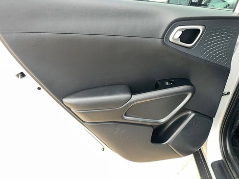 Used 2020 Kia Soul S image 12