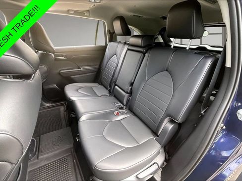 Used 2021 Toyota Highlander XLE AWD/4WD image 22
