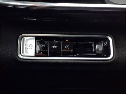 Certified 2025 Buick Envision Preferred AWD/4WD image 12