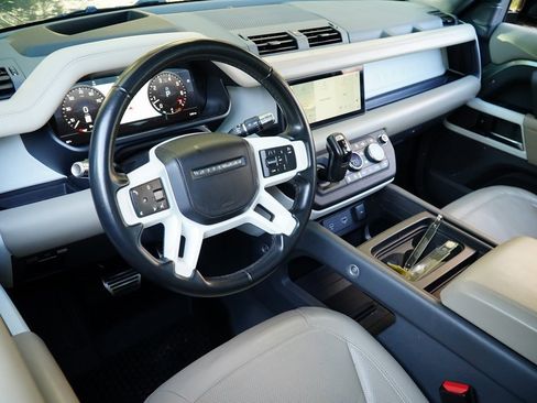 Used 2020 Land Rover Defender 110 HSE image 9