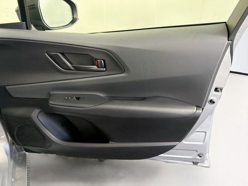 Used 2025 Toyota Prius FWD image 32
