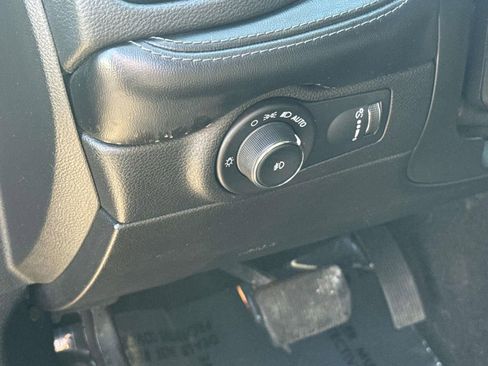 Used 2021 Dodge Durango SXT w/ 3rd Row Seating Group image 24