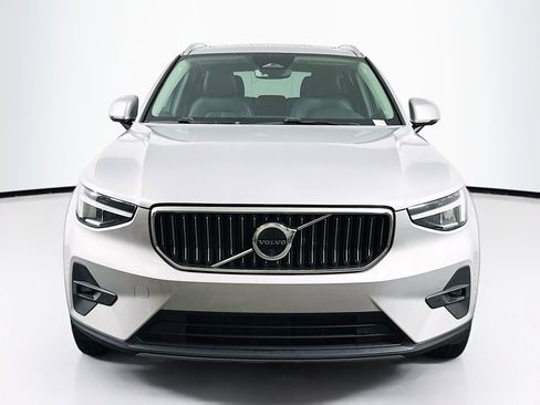 Used 2025 Volvo XC40 B5 Plus image 2