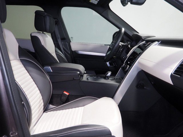 Used 2024 Land Rover Discovery Dynamic SE AWD/4WD image 15