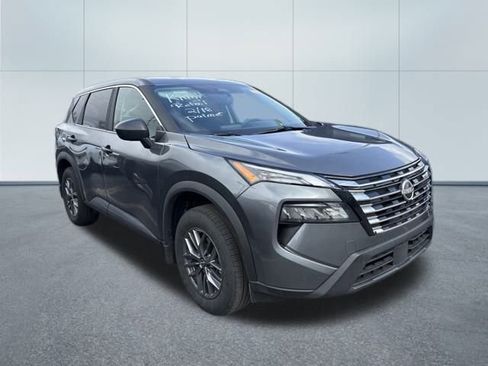 Used 2025 Nissan Rogue S image 2