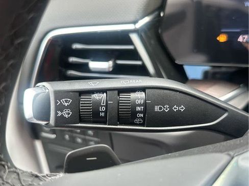 New 2025 Chevrolet Suburban Premier image 34