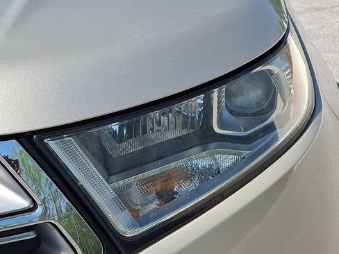 Used 2017 Ford Edge SE image 12