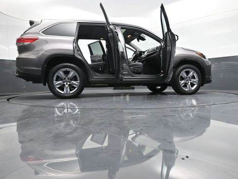Used 2018 Toyota Highlander Limited w/ Protection Package #3 image 50