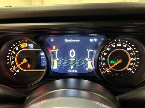 Used 2024 Jeep Wrangler Unlimited Sahara AWD/4WD image 19