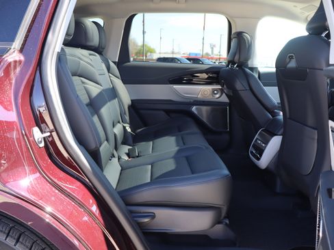 Used 2025 Lincoln Nautilus Reserve AWD/4WD image 12