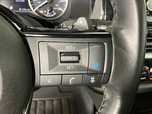 Used 2022 Nissan Pathfinder SV w/ SV Premium Package image 18