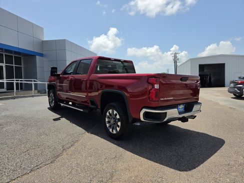 Used 2024 Chevrolet Silverado 2500 LT AWD/4WD image 3