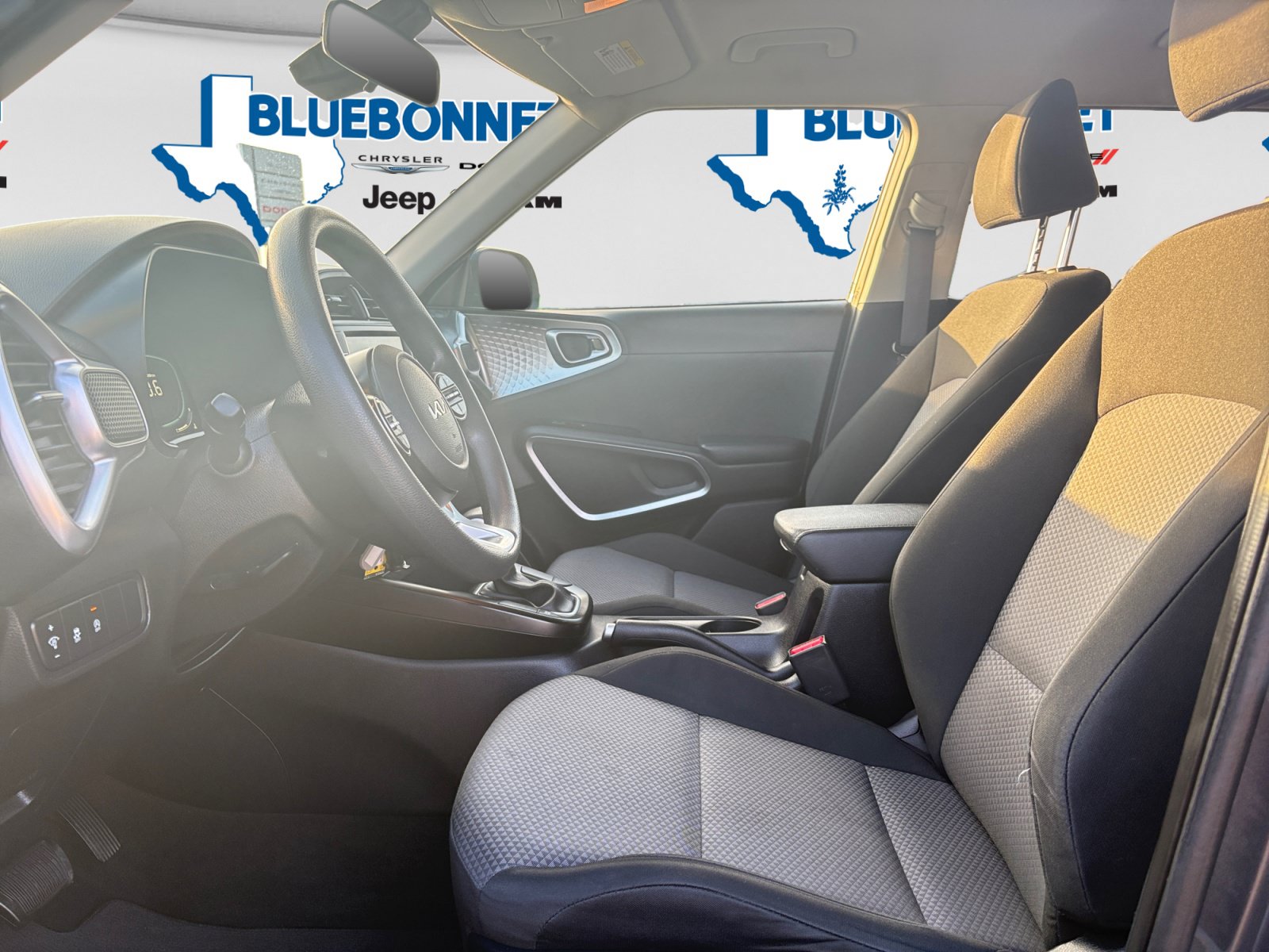 Used 2023 Kia Soul LX w/ LX Technology Package FWD image 11
