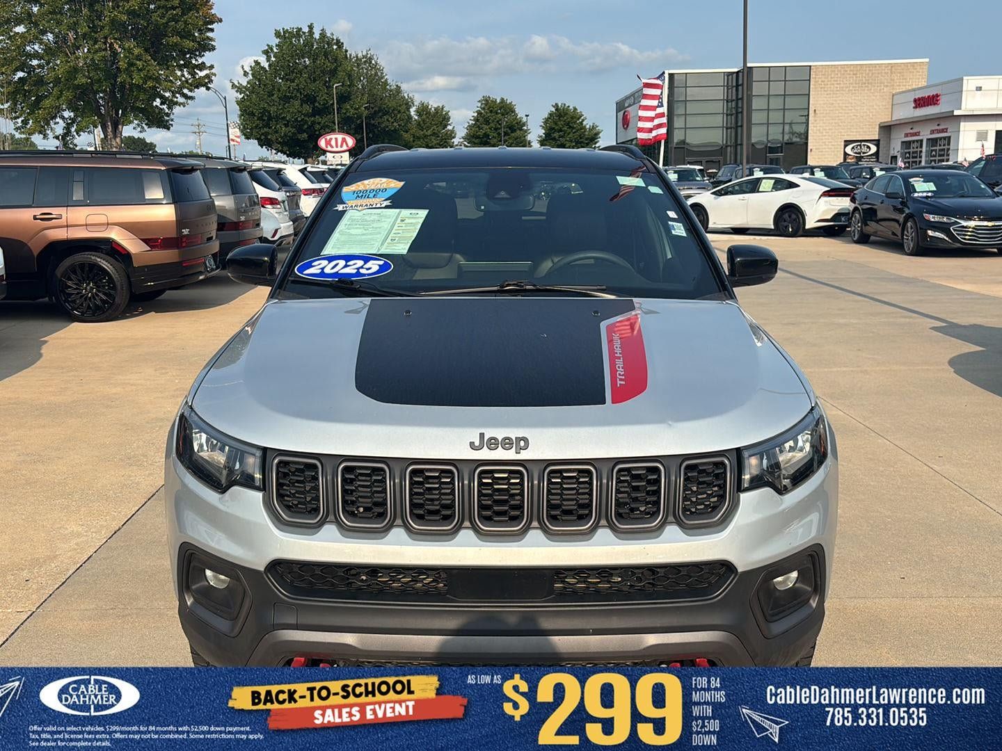 Used 2025 Jeep Compass Trailhawk AWD/4WD image 2