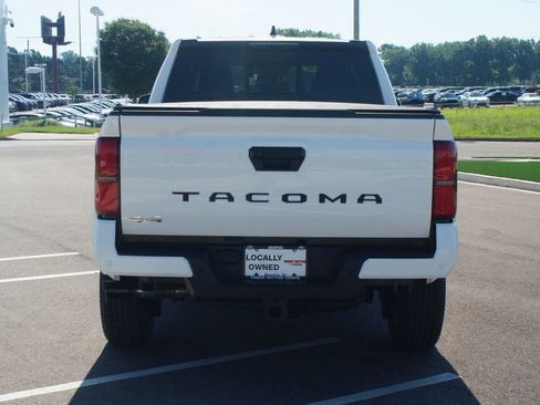 Used 2025 Toyota Tacoma SR5 AWD/4WD image 3