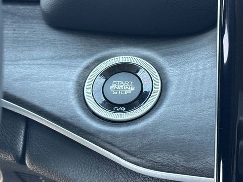 Used 2022 Jeep Grand Cherokee Limited image 19