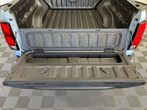 Used 2025 Chevrolet Colorado LT w/ LT Convenience Package AWD/4WD image 10
