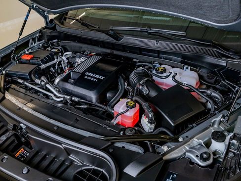 Used 2026 Chevrolet Suburban RST w/ RST Capability Package AWD/4WD image 42