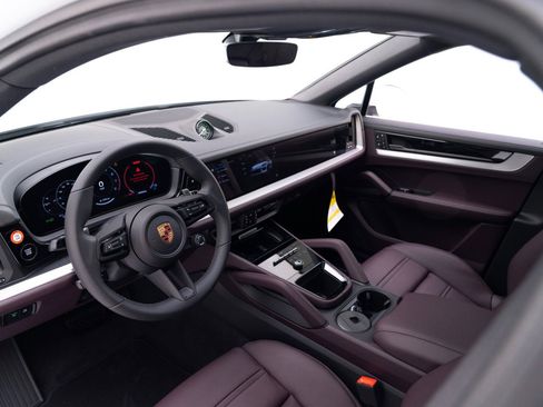 New 2026 Porsche Cayenne Coupe image 4