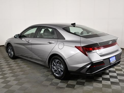 Used 2024 Hyundai Elantra SEL FWD image 8