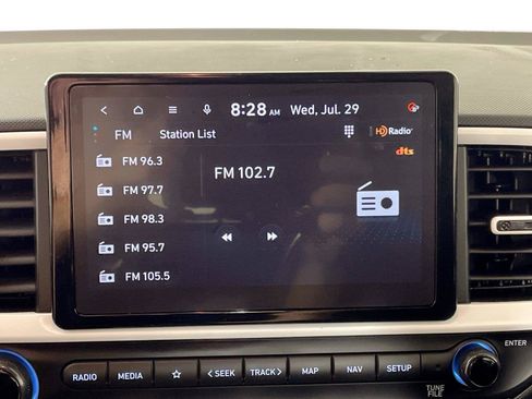 Used 2025 Hyundai Venue Limited FWD image 7