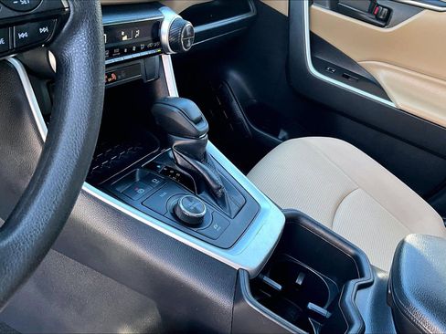 Used 2022 Toyota RAV4 LE image 16