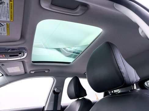 Used 2024 Hyundai Kona Limited image 3