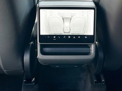 Used 2026 Tesla Model Y Long Range image 29