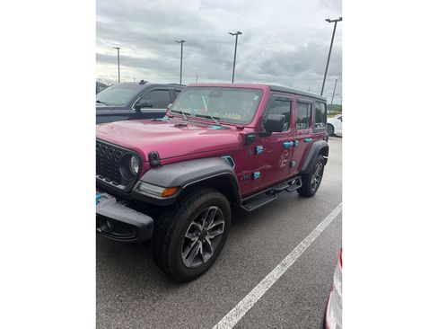 Used 2024 Jeep Wrangler Unlimited AWD/4WD image 2