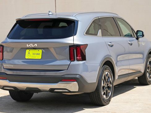 Used 2024 Kia Sorento S FWD image 53