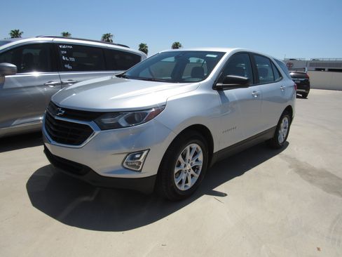 Used 2020 Chevrolet Equinox LS FWD image 1
