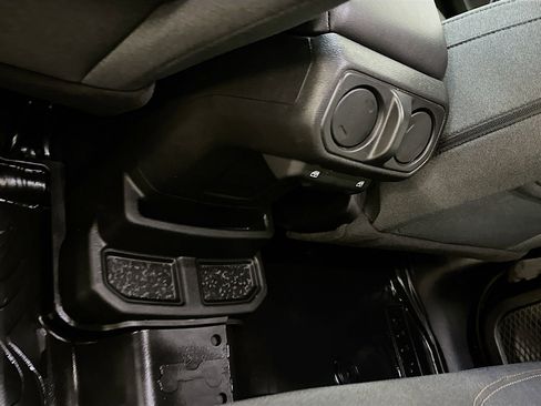 Used 2025 Jeep Wrangler Willys image 27
