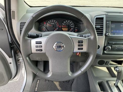Used 2019 Nissan Frontier SV image 17