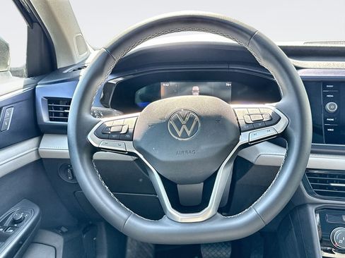 Used 2023 Volkswagen Taos SE w/ Panoramic Sunroof Package FWD image 11
