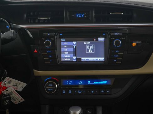Used 2016 Toyota Corolla LE FWD image 15