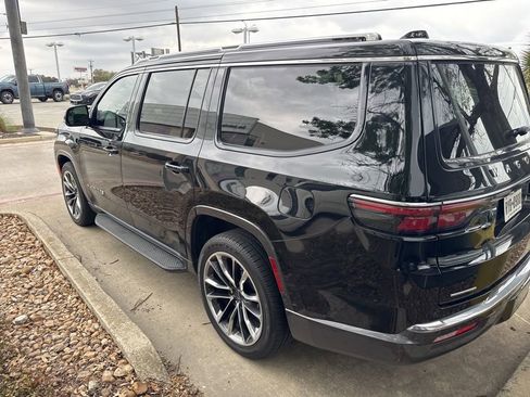 Used 2022 Jeep Wagoneer Series II w/ Premium Group I image 6