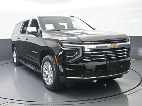Used 2026 Chevrolet Suburban Premier AWD/4WD image 9