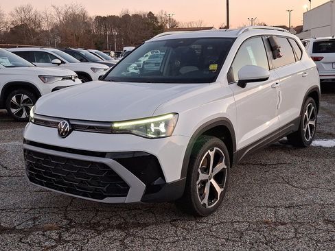New 2025 Volkswagen Taos SEL AWD/4WD image 1