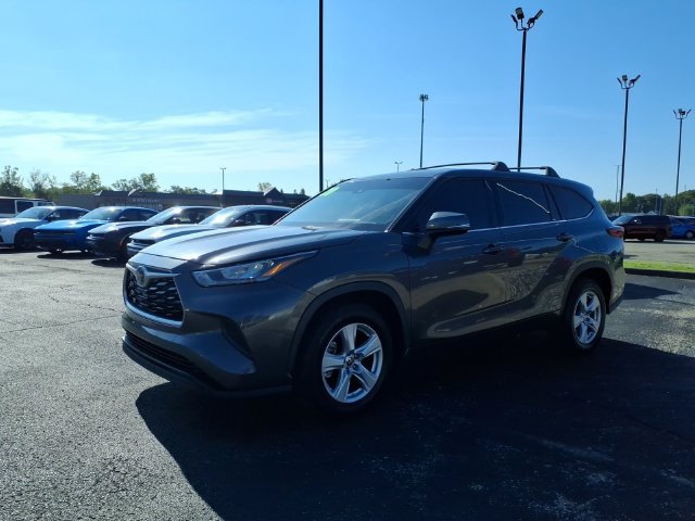 Used 2020 Toyota Highlander L FWD image 3