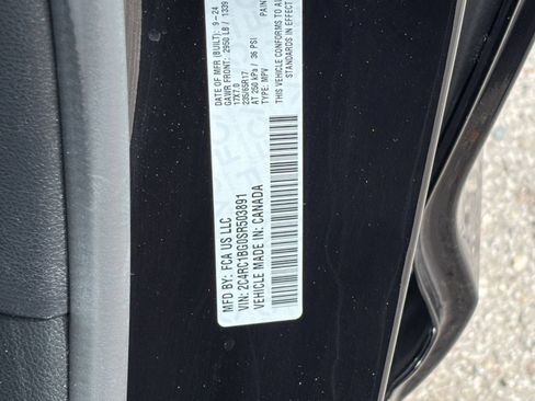 Used 2025 Chrysler Pacifica Select FWD image 10
