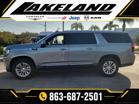 Used 2024 GMC Yukon XL SLT w/ SLT Premium Package AWD/4WD image 7
