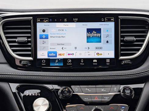 New 2026 Chrysler Pacifica Select AWD/4WD image 9