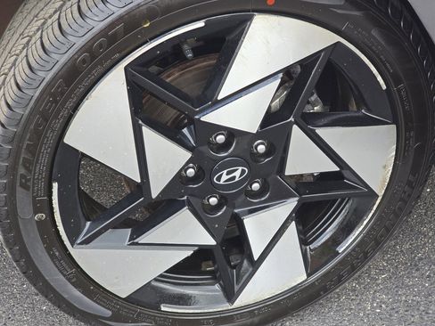 Used 2024 Hyundai Kona Limited FWD image 22