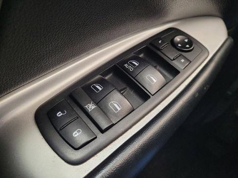 Used 2018 Dodge Journey SE image 27