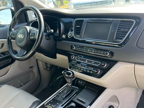 Used 2016 Kia Sedona SX image 19