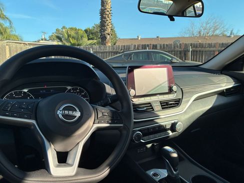 Used 2025 Nissan Altima 2.5 SV image 36