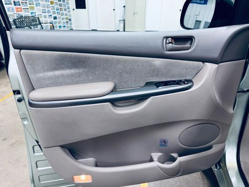 Used 2006 Toyota Sienna CE image 25