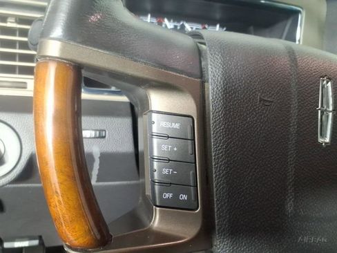 Used 2012 Lincoln Navigator 4WD image 16